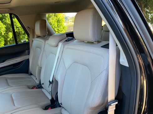 Used 2024 Ford Expedition Limited image 36