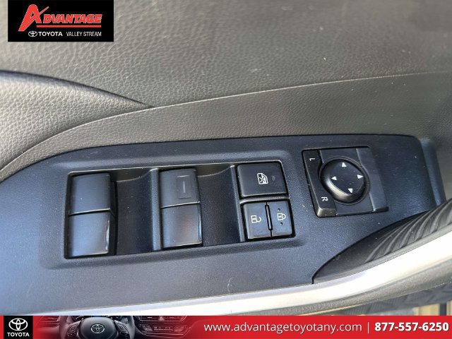 Certified 2022 Toyota RAV4 LE AWD/4WD image 22