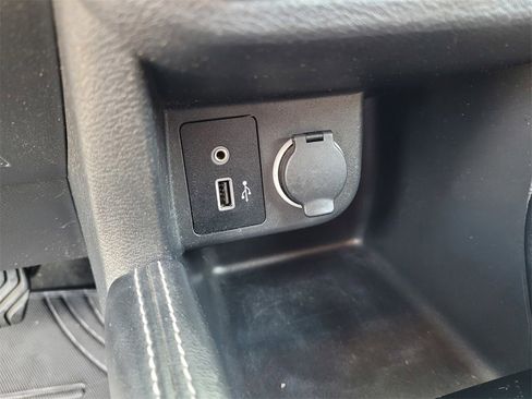 Used 2019 Nissan Kicks S image 18