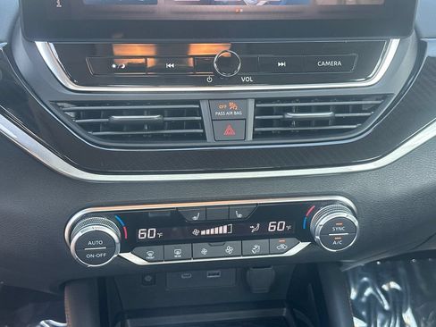 Used 2025 Nissan Altima 2.5 SR w/ SR Premium Package FWD image 29