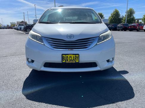 Used 2017 Toyota Sienna Limited Premium AWD/4WD image 16