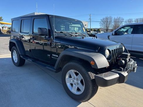 Used 2012 Jeep Wrangler Unlimited Sport image 4