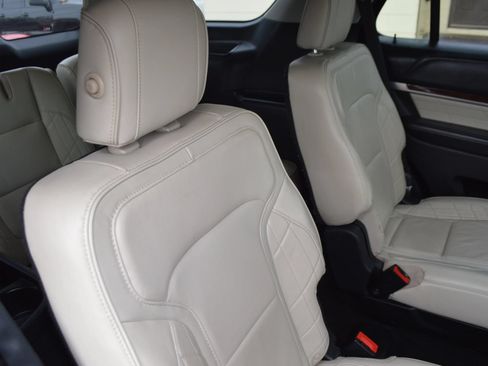 Used 2017 Ford Explorer Platinum AWD/4WD image 16