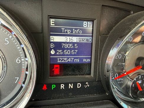Used 2016 Chrysler Town & Country Touring-L FWD image 12