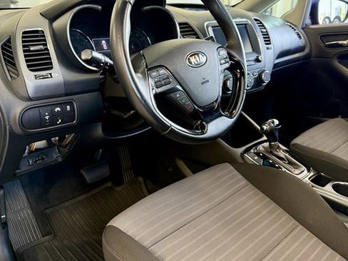 Used 2018 Kia Forte S w/ S Technology Plus Package FWD image 13