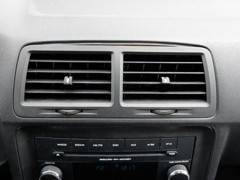 Used 2013 Dodge Challenger SXT RWD image 31