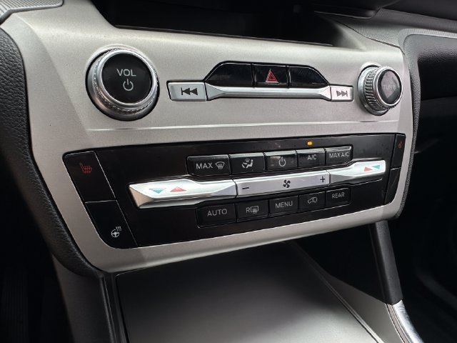 Used 2022 Ford Explorer XLT w/ Equipment Group 202A RWD image 23