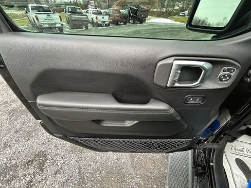 Used 2020 Jeep Wrangler Unlimited Sahara w/ Uconnect 4C Nav & Sound Group image 9