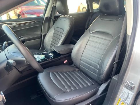 Used 2014 Ford Fusion SE w/ Equipment Group 202A FWD image 26