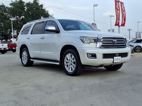 Used 2020 Toyota Sequoia Platinum RWD image 3