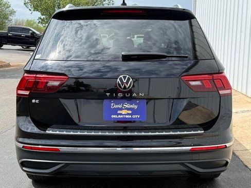 Used 2023 Volkswagen Tiguan SE w/ Panoramic Sunroof Package image 15