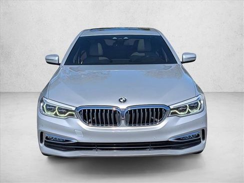 Used 2018 BMW 530i RWD image 2