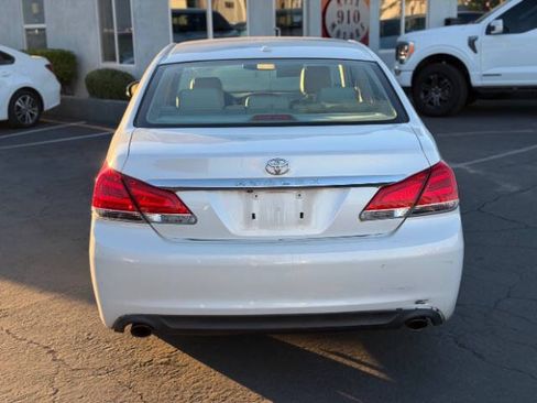 Used 2012 Toyota Avalon Limited FWD image 4