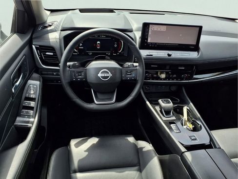 Used 2025 Nissan Rogue SL w/ Tech Package FWD image 13