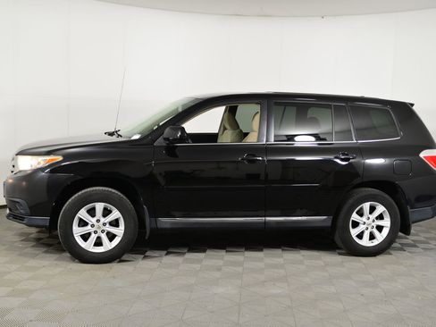 Used 2012 Toyota Highlander FWD image 2