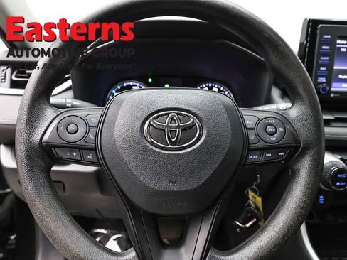 Used 2022 Toyota RAV4 LE image 10