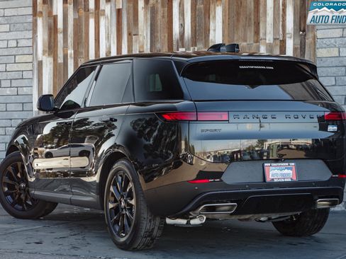 Used 2025 Land Rover Range Rover Sport SE image 4