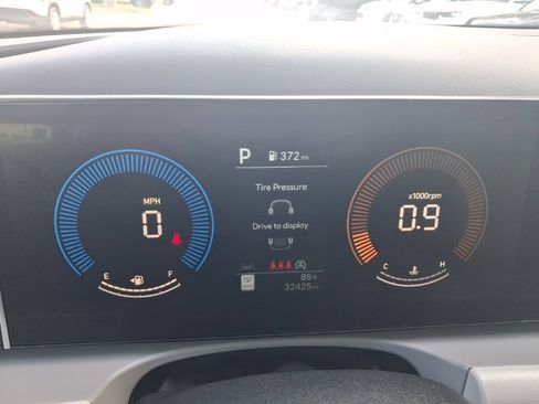 Used 2025 Hyundai Tucson SEL FWD image 2