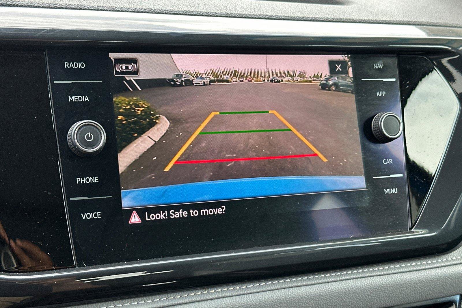 Used 2022 Volkswagen Taos SEL w/ Panoramic Sunroof Package FWD image 18