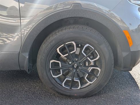 Used 2022 Hyundai Santa Cruz SEL Premium image 12