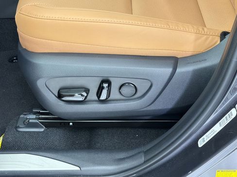 Used 2025 Lexus NX 250 FWD w/ Accessory Package (Z2) image 13