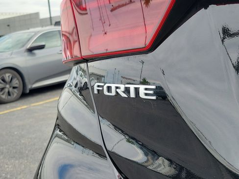 Used 2024 Kia Forte LXS w/ LXS Technology Package FWD image 6