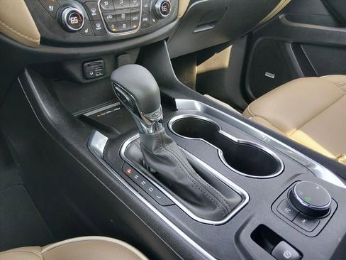 Used 2023 Chevrolet Traverse Premier FWD image 20