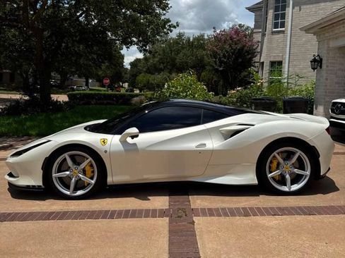 Used 2021 Ferrari F8 Tributo RWD image 10