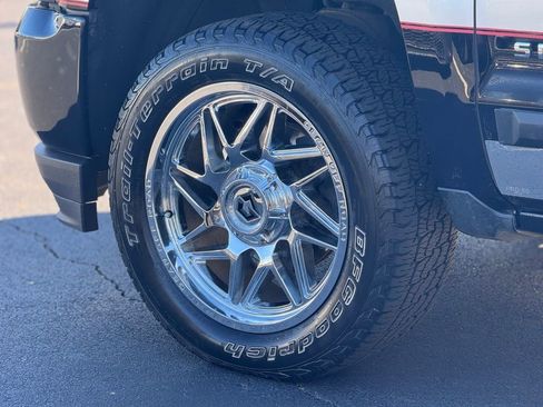 Used 2018 Chevrolet Silverado 1500 Custom w/ Trailering Package image 13