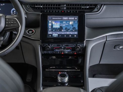 New 2025 Jeep Grand Cherokee 4WD image 20