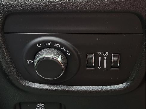 Used 2024 Jeep Grand Cherokee Altitude AWD/4WD image 16