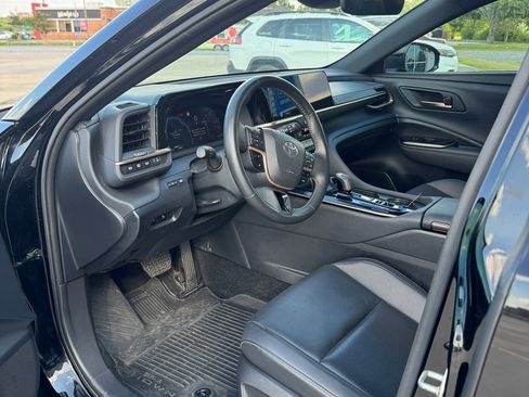 Used 2025 Toyota Crown Signia XLE image 8