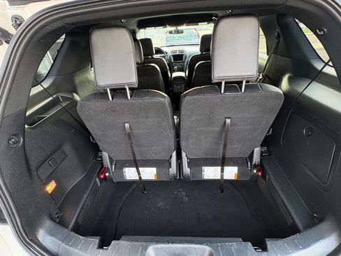 Used 2019 Ford Explorer XLT w/ Equipment Group 202A AWD/4WD image 16