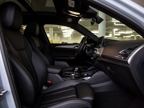 Certified 2025 BMW X4 xDrive30i image 27