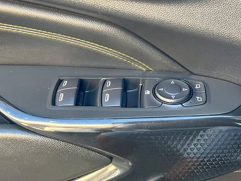Used 2025 Chevrolet Trax LT FWD image 14