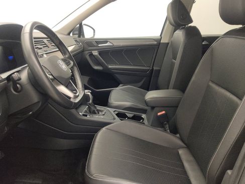 Used 2022 Volkswagen Tiguan SE FWD image 17