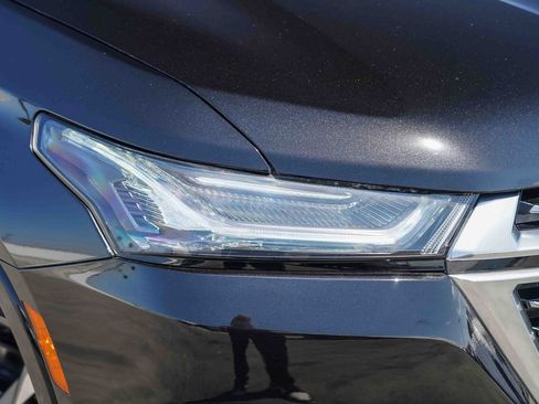 Used 2023 Chevrolet Traverse Premier image 3