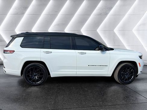 Used 2025 Jeep Grand Cherokee L Summit w/ Advanced Protech Group IV AWD/4WD image 8