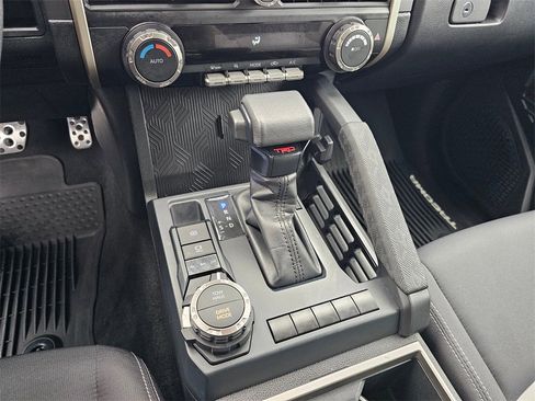 Used 2025 Toyota Tacoma TRD Sport image 31