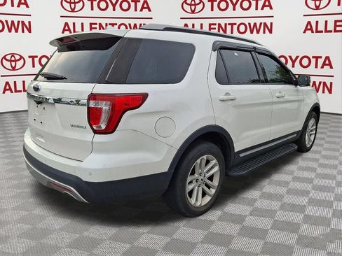 Used 2017 Ford Explorer XLT FWD image 7