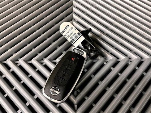 New 2025 Nissan Rogue SL image 13