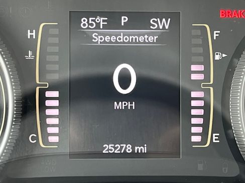 Used 2022 Jeep Cherokee Latitude AWD/4WD image 11