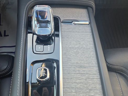 Used 2024 Volvo XC90 B6 Ultimate w/ Protection Package Premier image 18