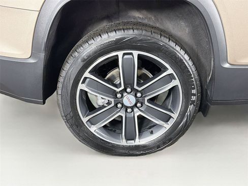 Used 2023 GMC Acadia SLT w/ Technology Package AWD/4WD image 34