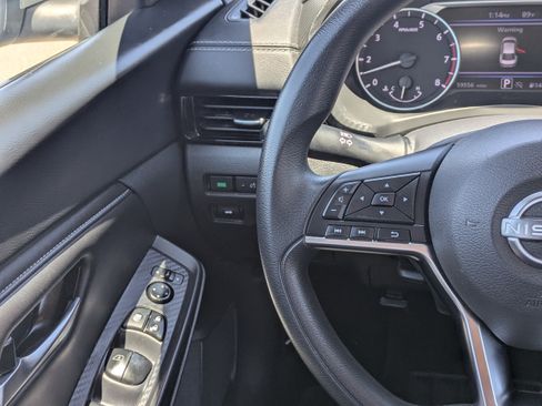 Used 2024 Nissan Sentra SV FWD image 22