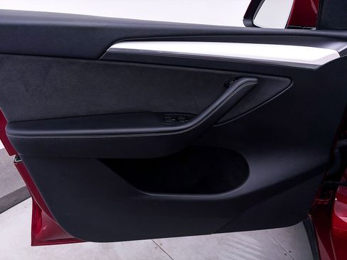 Used 2024 Tesla Model Y 2WD image 17