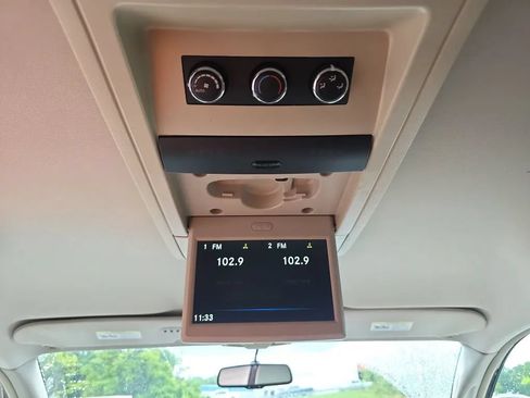 Used 2015 Chrysler Town & Country Touring w/ Driver Convenience Group FWD image 35