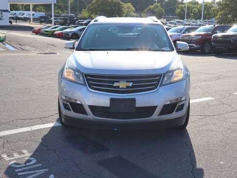 Used 2017 Chevrolet Traverse LT AWD/4WD image 3