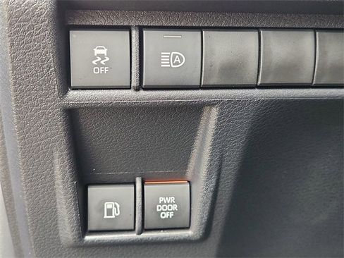 Used 2025 Toyota Sienna LE image 17