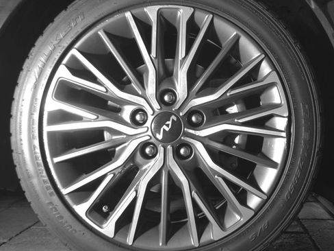 Used 2023 Kia Forte LXS FWD image 11